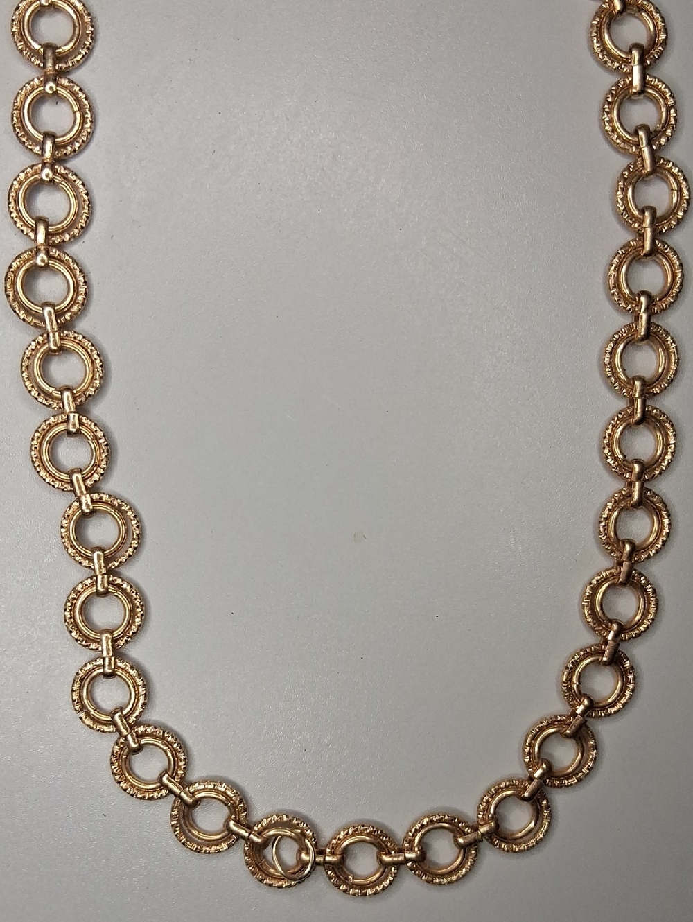 Classic Textured Circle Link Necklace - Gold